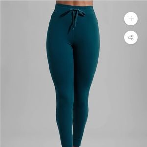 Buffbunny jewel joggers size small